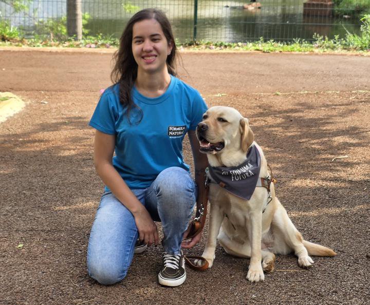 Fernanda Reis e a cadela Isa